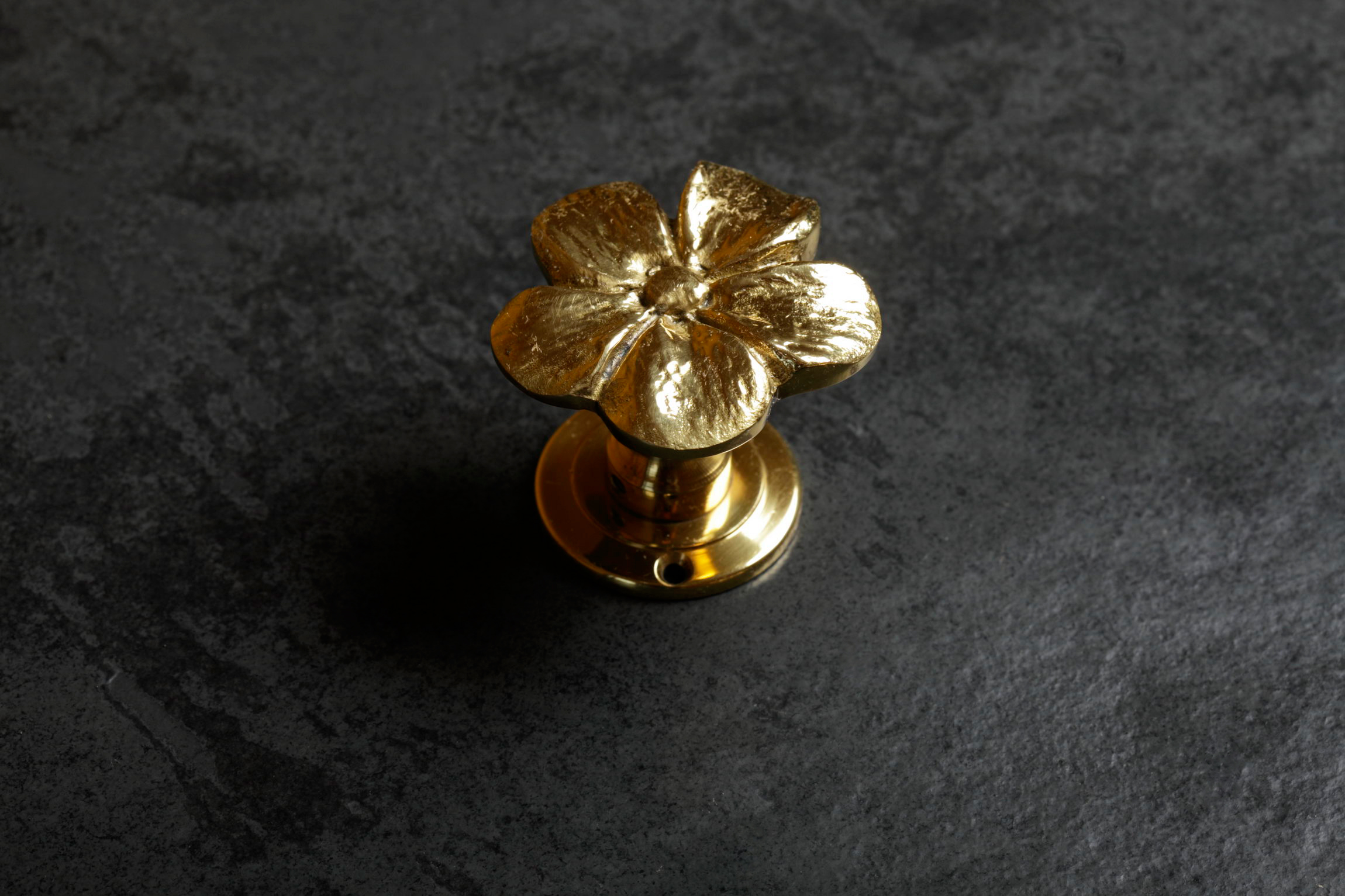 Spinetti Frosinone Artigiano maniglie accessori lampade ottone oro 